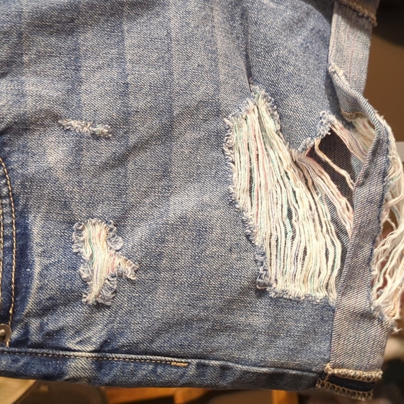 NWT* Hidden Light Wash Distressed Bohemian Denim Shorts Size Medium - Picture 7 of 10